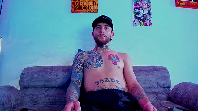 Snapshot of Drako_Lamar chatting on 11-18-25, 02:43 Drako Lamar online show from 11-18-25, 02:43