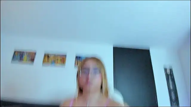 Snapshot of engell_brunet chatting on 03-11-26, 04:51 engell brunet online show from 03-11-26, 04:51