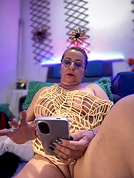 Snapshot of PaulinaSanders_X chatting on 11-15-25, 08:38 PaulinaSanders X online show from 11-15-25, 08:38