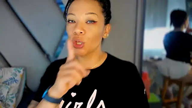 Snapshot of paula_daniela1 chatting on 02-18-25, 01:43 paula daniela1 online show from 02-18-25, 01:43