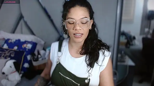 Snapshot of paula_daniela1 chatting on 12-16-25, 03:06 paula daniela1 online show from 12-16-25, 03:06