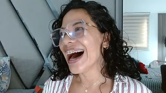 Snapshot of paula_daniela1 chatting on 01-12-26, 07:19 paula daniela1 online show from 01-12-26, 07:19