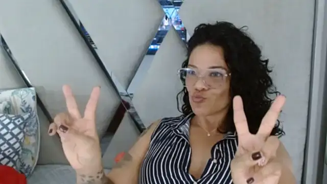 Snapshot of paula_daniela1 chatting on 01-13-26, 02:44 paula daniela1 online show from 01-13-26, 02:44