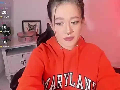 Snapshot of kat_apple chatting on 10-22-25, 04:40 kat apple online show from 10-22-25, 04:40