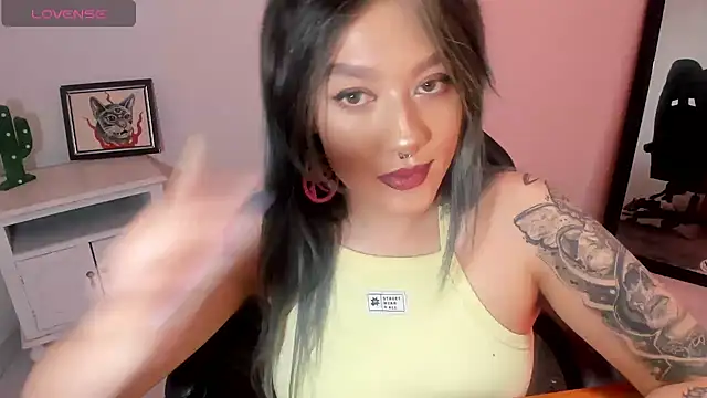 Snapshot of kat_apple chatting on 10-24-25, 03:41 kat apple online show from 10-24-25, 03:41