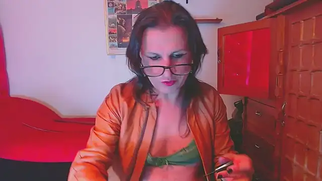 LorenJade online show from 10-28-25, 07:45