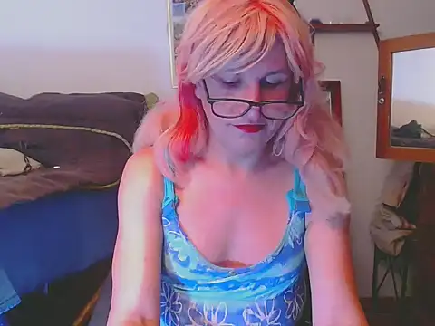 Snapshot of LorenJade chatting on 05-19-26, 07:47 LorenJade online show from 05-19-26, 07:47