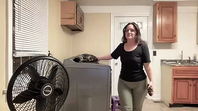 Snapshot of sexylilly69 chatting on 09-21-25, 12:56 sexylilly69 online show from 09-21-25, 12:56