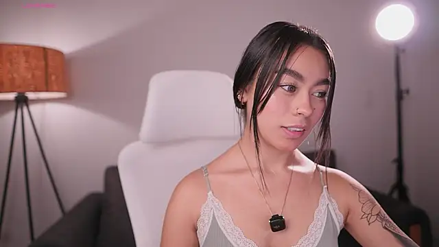 GigiLee  online show from 04-27-26, 12:30