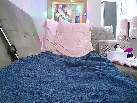 Irresistible24 online show from 03-02-25, 12:22