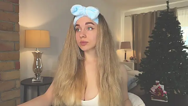 hotexclusive  online show from 12-13-24, 07:04