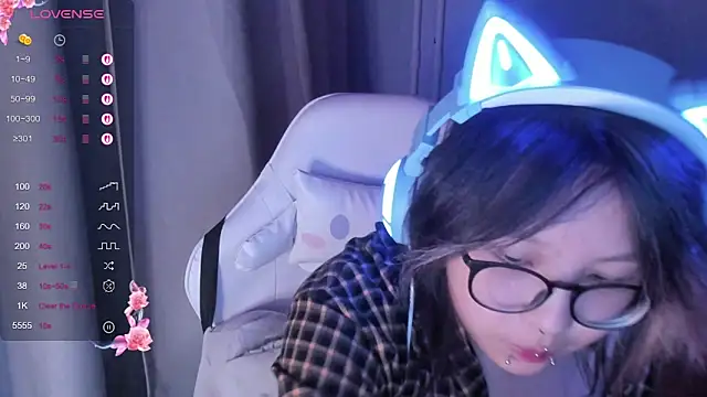 Snapshot of maydaykimmy chatting on 11-03-25, 09:05 maydaykimmy online show from 11-03-25, 09:05