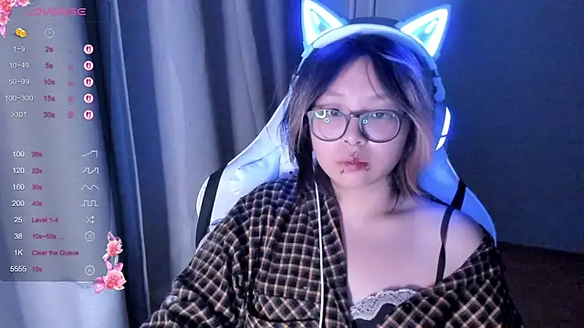 Snapshot of maydaykimmy chatting on 11-11-25, 12:54 maydaykimmy online show from 11-11-25, 12:54