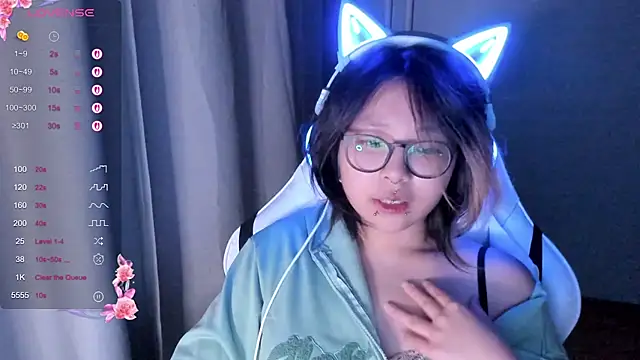 Snapshot of maydaykimmy chatting on 11-11-25, 09:04 maydaykimmy online show from 11-11-25, 09:04