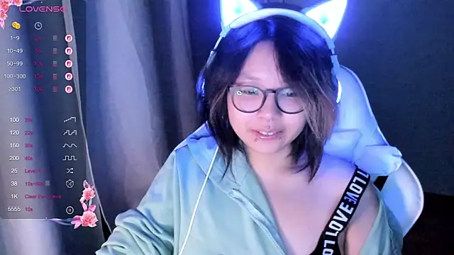 Snapshot of maydaykimmy chatting on 11-17-25, 08:25 maydaykimmy online show from 11-17-25, 08:25