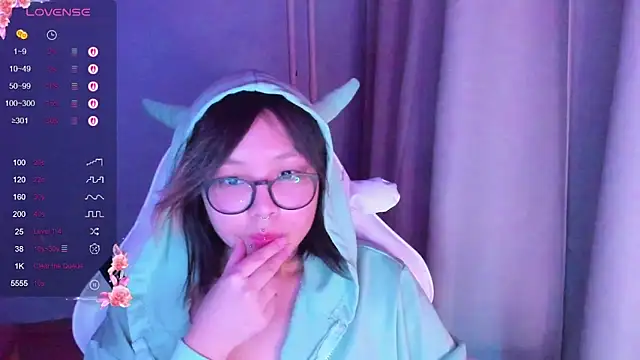 Snapshot of maydaykimmy chatting on 12-13-25, 09:31 maydaykimmy online show from 12-13-25, 09:31