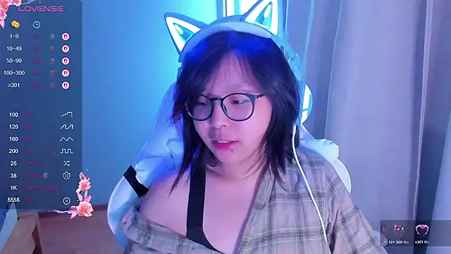 Snapshot of maydaykimmy chatting on 12-14-25, 11:04 maydaykimmy online show from 12-14-25, 11:04