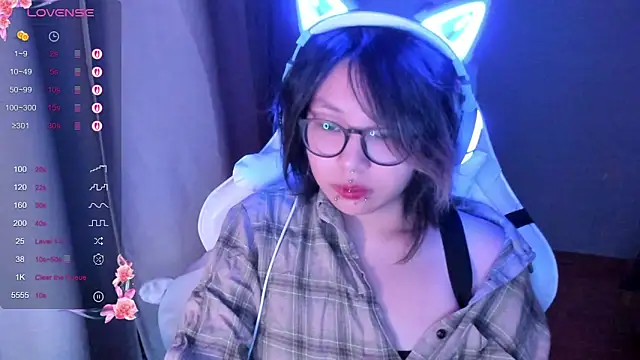 Snapshot of maydaykimmy chatting on 12-19-25, 09:44 maydaykimmy online show from 12-19-25, 09:44