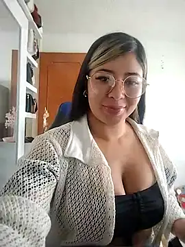 Snapshot of Ariana-pp03 chatting on 03-17-25, 12:57 Ariana-pp03 online show from 03-17-25, 12:57