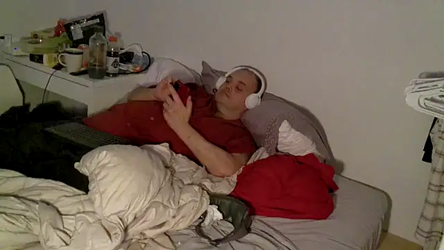 caressonnous online show from 10-23-25, 07:12