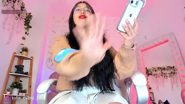 Snapshot of evelyn_evans_1 chatting on 03-11-25, 02:43 evelyn evans 1 online show from 03-11-25, 02:43