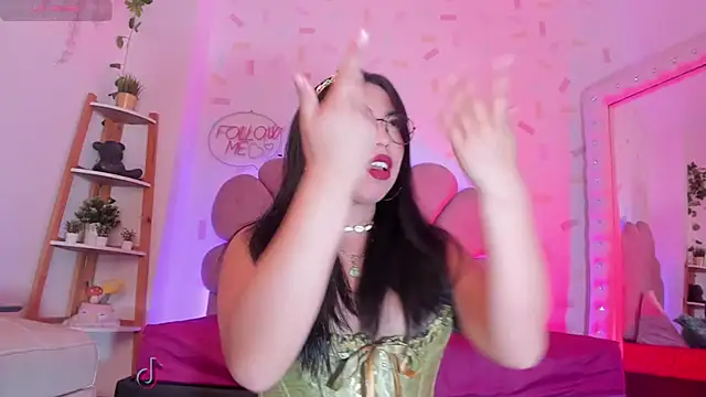 Snapshot of evelyn_evans_1 chatting on 11-09-25, 05:06 evelyn evans 1 online show from 11-09-25, 05:06