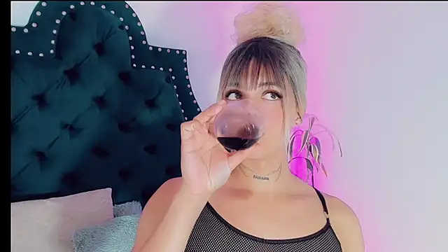 Emmaa Saenz  online show from 02-27-25, 12:32