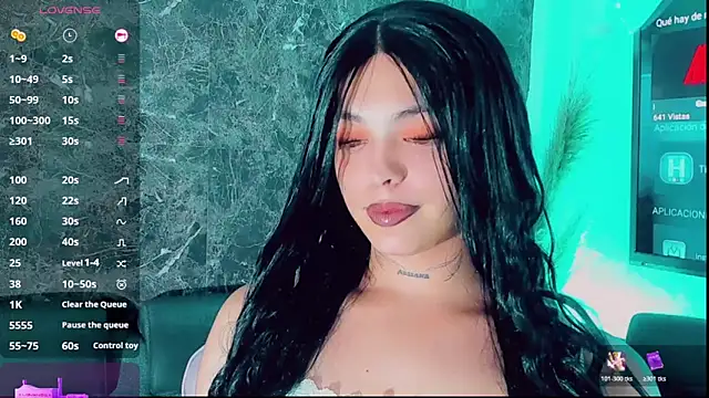 Emmaa Saenz  online show from 12-15-25, 10:25