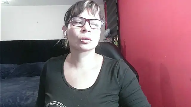 Snapshot of charlotedoll chatting on 10-30-25, 03:41 charlotedoll online show from 10-30-25, 03:41