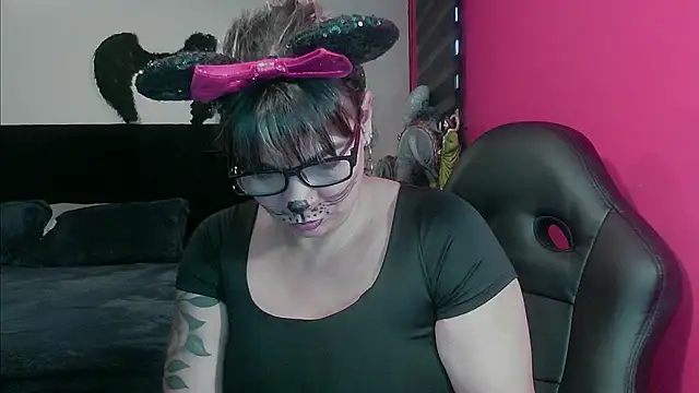 Snapshot of charlotedoll chatting on 11-02-25, 10:34 charlotedoll online show from 11-02-25, 10:34