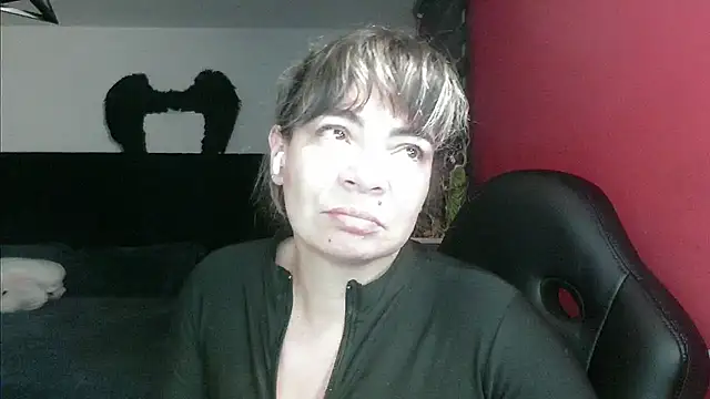 Snapshot of charlotedoll chatting on 11-14-25, 03:05 charlotedoll online show from 11-14-25, 03:05