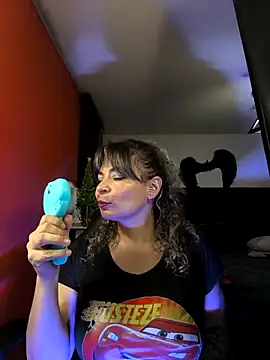 Snapshot of charlotedoll chatting on 12-18-25, 04:29 charlotedoll online show from 12-18-25, 04:29