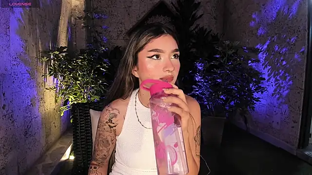 Snapshot of Arianavillada chatting on 03-16-25, 03:36 Arianavillada online show from 03-16-25, 03:36