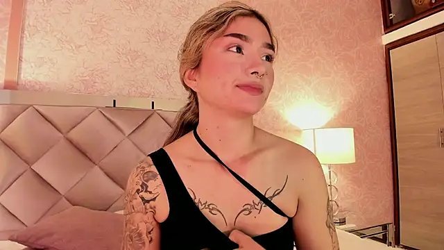 Snapshot of Arianavillada chatting on 09-26-25, 03:21 Arianavillada online show from 09-26-25, 03:21