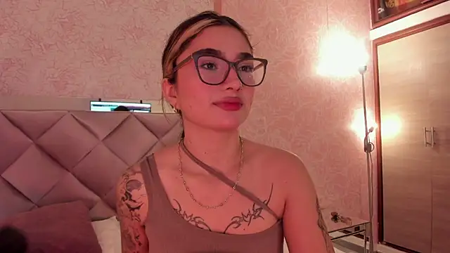 Snapshot of Arianavillada chatting on 10-22-25, 03:18 Arianavillada online show from 10-22-25, 03:18