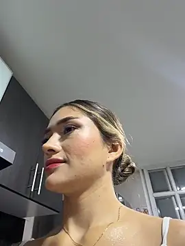 Snapshot of Arianavillada chatting on 06-12-26, 03:49 Arianavillada online show from 06-12-26, 03:49