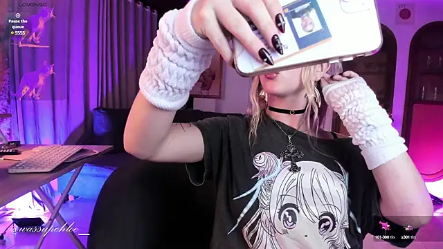 misschloe   online show from 02-25-25, 12:25