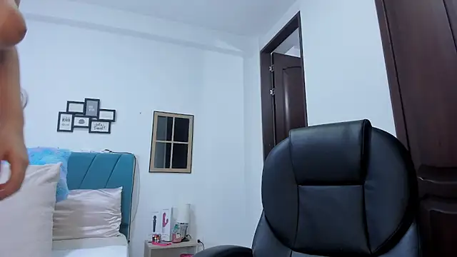 kamila lopez online show from 11-15-25, 10:48