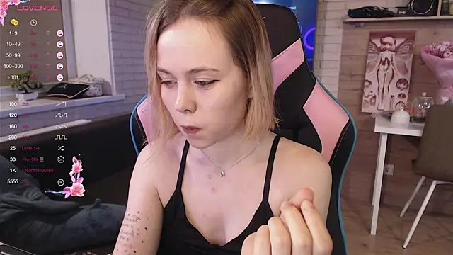 lucy mirror online show from 10-30-25, 08:42