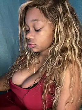 Snapshot of CharismaaBanx chatting on 02-12-25, 01:30 CharismaaBanx online show from 02-12-25, 01:30