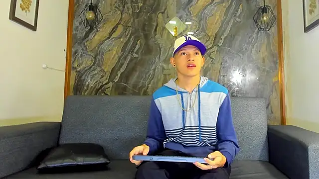 Snapshot of liam_genner_ chatting on 02-15-25, 07:28 liam genner online show from 02-15-25, 07:28