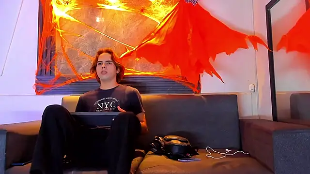 Snapshot of liam_genner_ chatting on 10-19-25, 08:09 liam genner online show from 10-19-25, 08:09