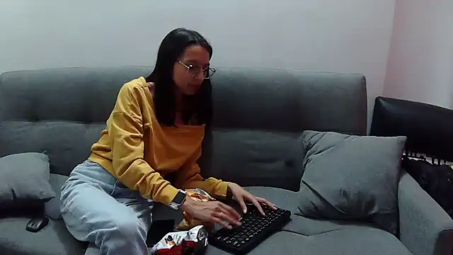 Snapshot of Katalleya_jyj chatting on 02-17-25, 09:52 Katalleya jyj online show from 02-17-25, 09:52