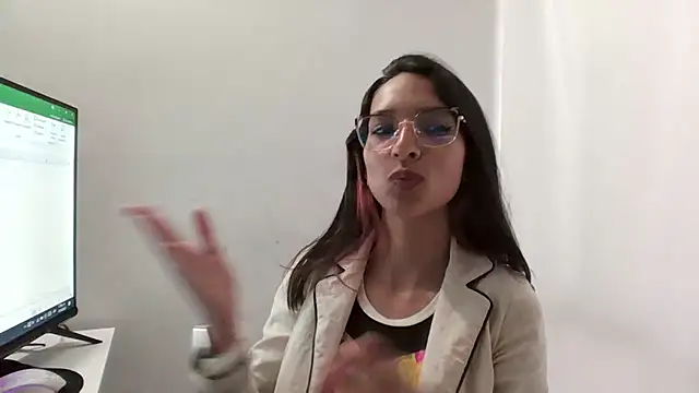 Snapshot of Katalleya_jyj chatting on 03-11-25, 10:31 Katalleya jyj online show from 03-11-25, 10:31