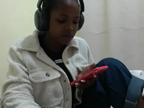 Snapshot of queen-sasha chatting on 05-22-26, 07:30 queen-sasha online show from 05-22-26, 07:30