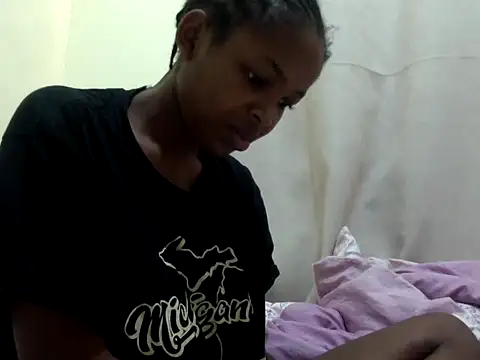Snapshot of queen-sasha chatting on 06-13-26, 10:35 queen-sasha online show from 06-13-26, 10:35