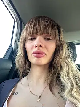 Snapshot of ButterflyLeah chatting on 03-10-25, 01:54 ButterflyLeah online show from 03-10-25, 01:54