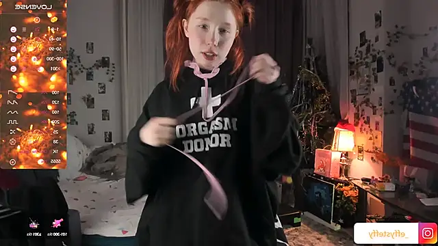 Snapshot of CallMeEffy1 chatting on 01-05-25, 04:38 CallMeEffy1 online show from 01-05-25, 04:38