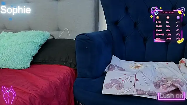 Snapshot of Sophiehuntress chatting on 09-30-25, 02:00 Sophiehuntress online show from 09-30-25, 02:00