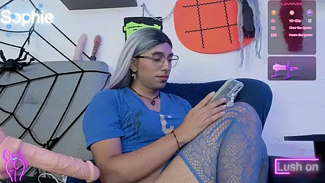 Snapshot of Sophiehuntress chatting on 10-25-25, 11:29 Sophiehuntress online show from 10-25-25, 11:29